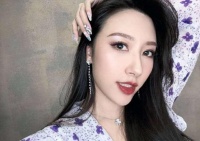 陈佩斯外甥女庆祝老公清华毕业，月薪水超6万，外甥女大长腿抢镜