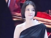 久未露面的她丰满了许多，出道至今从无绯闻，默默做慈善多年……