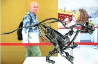 山西手艺人将金属废物变“艺术品”