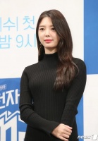 韩女星今年计划休息，被质疑是做整容手术，她回应称只是躺在家里