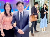 何超琼霍启刚罕同框，霍启刚还稳居C位，富商林建岳等名流也在场