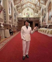 郎朗与威廉罕同框，两人同龄同框似两代人，郎朗还挽着猫姐腰合影