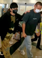 阔别三年再来内地！周杰伦抵达厦门机场获大批粉丝接机