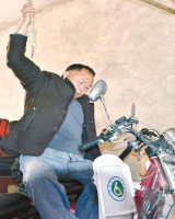 这是一个凤凰涅槃、浴火重生的故事：轮椅上的逆袭人生