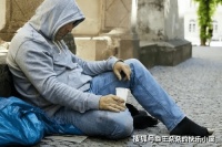 一个人，在落魄的时候，想要咸鱼翻身，就要先学会这4种“狠”！