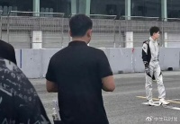 林志颖车祸后首次现身珠海赛车场，少年感十足！
