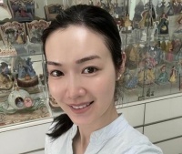 香港知名女星被质疑患病，瘦成皮包骨，直播时面色苍白显老态