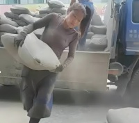 网红模仿辛吉飞遭遇打假！河南人模仿外国人，打假先生愤怒冲击！