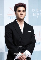 韩团TeenTop方旻洙直播辱骂粉丝 被公司开除退团