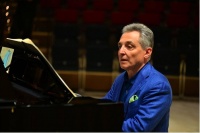 一场音乐盛宴！法国国宝级钢琴家米歇尔·达尔贝托青岛首演