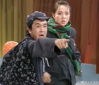 63岁笑星黄宏近照曝光，脸上挂着招牌式笑容状态好