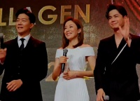 罗仲谦杨怡十指紧扣一起出席活动 夫妻俩很般配状态都保持很好