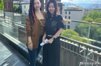 偶遇杜江夫妇游拉萨，霍思燕搭网友肩膀合影，皮肤白嫩……