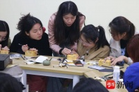 把对妈妈的爱刻下来！ 南财学子上了一堂“方寸间的思政课”