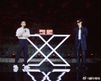 肖战笑得好好看，咱就是说看得我着迷了，肖战也太帅了吧……