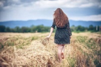 一个人迈向成功的方式：选对赛道，深耕自己，持续发力