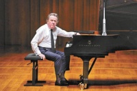 琴键上的马拉松”开启下半程，7场音乐会呈现32首贝多芬钢琴奏鸣曲，布赫宾德:“演出时新的灵感往往惊讶到我自己”