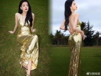 这也太美了吧，孙怡这一身衬的她皮肤更加通透白皙了……