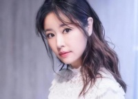 林心如全家福被曝光！6岁女儿颜值逆天，网友称赞：这颜值不出道可惜了