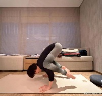 孙俪练瑜伽晒高难度动作 透露是“自学成才”