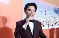 吴宗宪“金屋藏娇”的老婆现身，60岁的张葳葳貌美如花很优雅