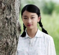 “资本影后”周冬雨背后丑闻被挖出，背叛张艺谋、“献身”曾志伟，周冬雨的选择让人惊叹！