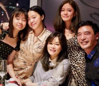 与范姜情同亲生母女，钟镇涛女儿“三个字”称呼生母章小蕙