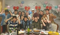 黄小蕾晒生日聚会照 段奕宏张佳宁等众多好友现身庆贺