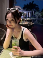 宋轶小黑裙随拍
