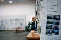 这位拍出天价的艺术家，像是“画画的卡夫卡”