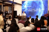 听莫砺锋教授草堂讲杜甫 学者、教师、讲解员慕名而来｜名人大讲堂