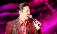 蔡国庆家庭照曝光，网友表示：父子帅气如兄弟，妻子却素颜干黄像保姆