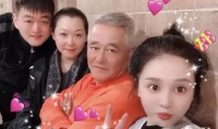 赵本山和二婚老婆罕见同框！57岁老婆端庄优雅，引起网友热议