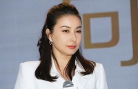 郭晶晶直播带货，普通婴儿棉袜卖399元，引起网友热议