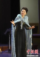 “戏呢？钱呢？”知名女演员哽咽怒批，回应来了