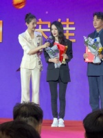 恭喜@李沁 凭借在《人生之路》中的精彩演绎，获得年度影响力演员