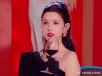扛过了流言蜚语，她好像变得更加成熟诱人了！