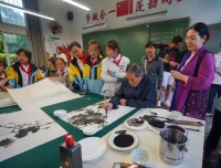 两笔画出一颗葡萄！国画大师用一笔一画点燃孩子们对传统文化的热爱