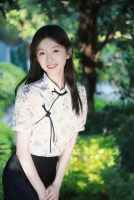 李浩菲清新夏日写真！日常穿搭灵感，展现少女风情！