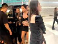 香港最可怜的豪门私生女，父亲是百亿富豪，奶奶却不她母亲入门