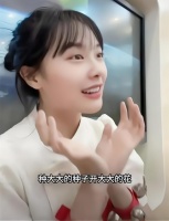 这招狠！黄老师真实颜值被央视曝光，“嫩牛五方脸”和杨幂有一拼