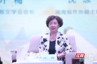 叶梅：送给青年学子十二字箴言“心存梦想，目标远大，脚踏实地”