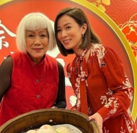 47岁佘诗曼被指太丢面！多次与网红聚餐，吃花胶全宴颜值仍显冻龄