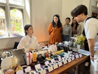 英国举办首届“剑桥国际茶文化节”庆祝“国际茶日”