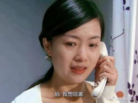 妻子生完孩子出院刚到家，丈夫就让她下床给婆婆做饭