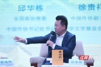 文学名家进校园丨邱华栋：写作是一边探索自我 一边书写世界的千变万化