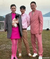 许晋亨对李嘉欣说：太可惜了，咱儿子完美避开了你的好基因！