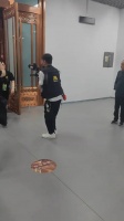 华表奖后台，群星上场实拍，原来华丽的礼服下，鞋子更重要！
