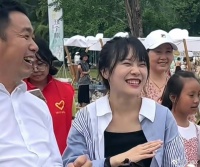 挖呀挖黄老师“变脸术”引粉丝不满，国外禁止网红直播美颜