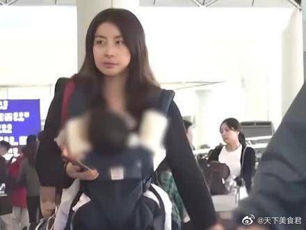 首次携三女儿一家四口逛花市为家里装饰……